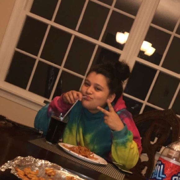 Meet your Posher, Natalie - Picture 2 of 3